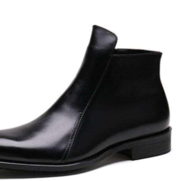 Pointed plush leather boots